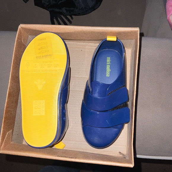 Mini Melissa Mini Gosnea Sneakers – Kids/Unisex Size 9, Never Worn - Picture 4 of 7